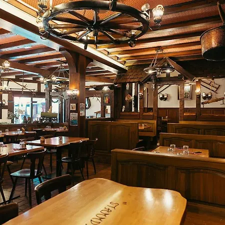 Restaurant Au Parc Des Cigognes 2* キンツアイム