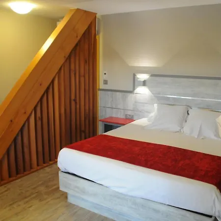 Au Parc Des Cigognes Hotel