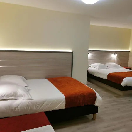 Au Parc Des Cigognes Hotel 2*