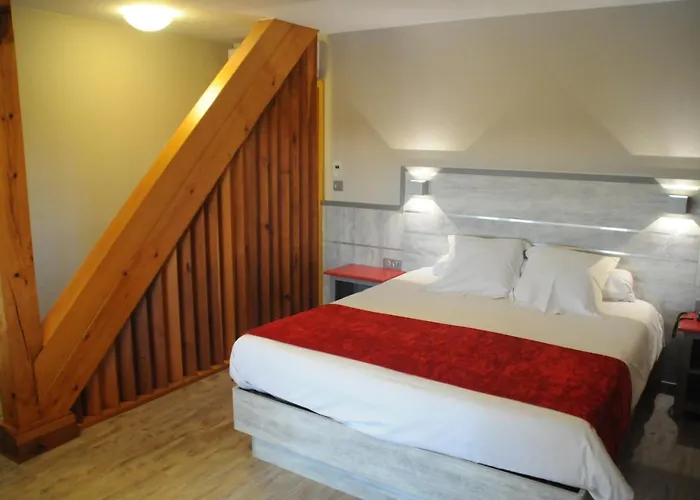 Au Parc Des Cigognes Hotel