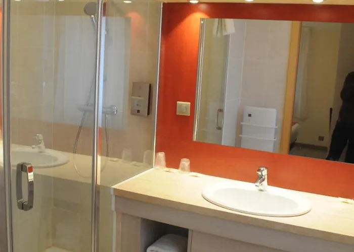 Au Parc Des Cigognes Hotel 2*