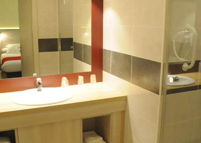 Au Parc Des Cigognes Hotel