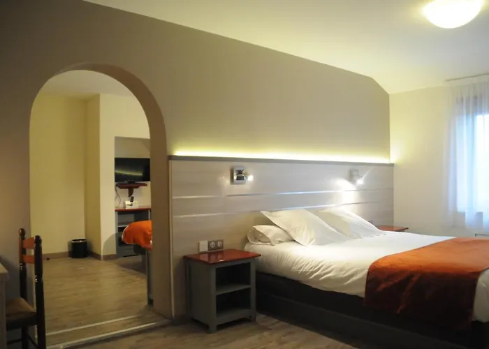 Au Parc Des Cigognes 2*