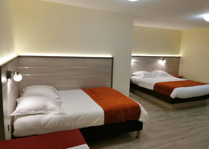 Au Parc Des Cigognes Hotel 2*