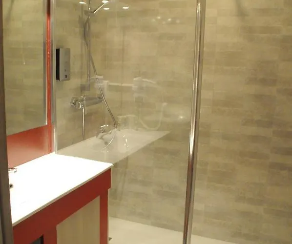 Au Parc Des Cigognes