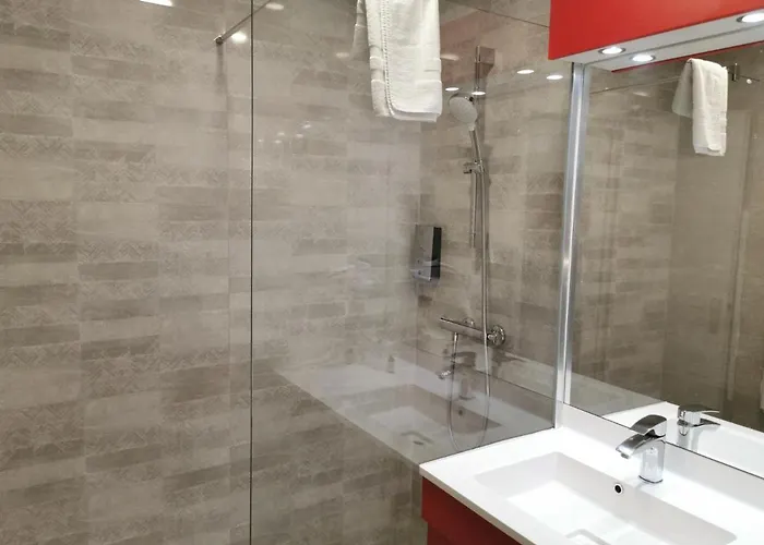 Restaurant Au Parc Des Cigognes Hotel 2*